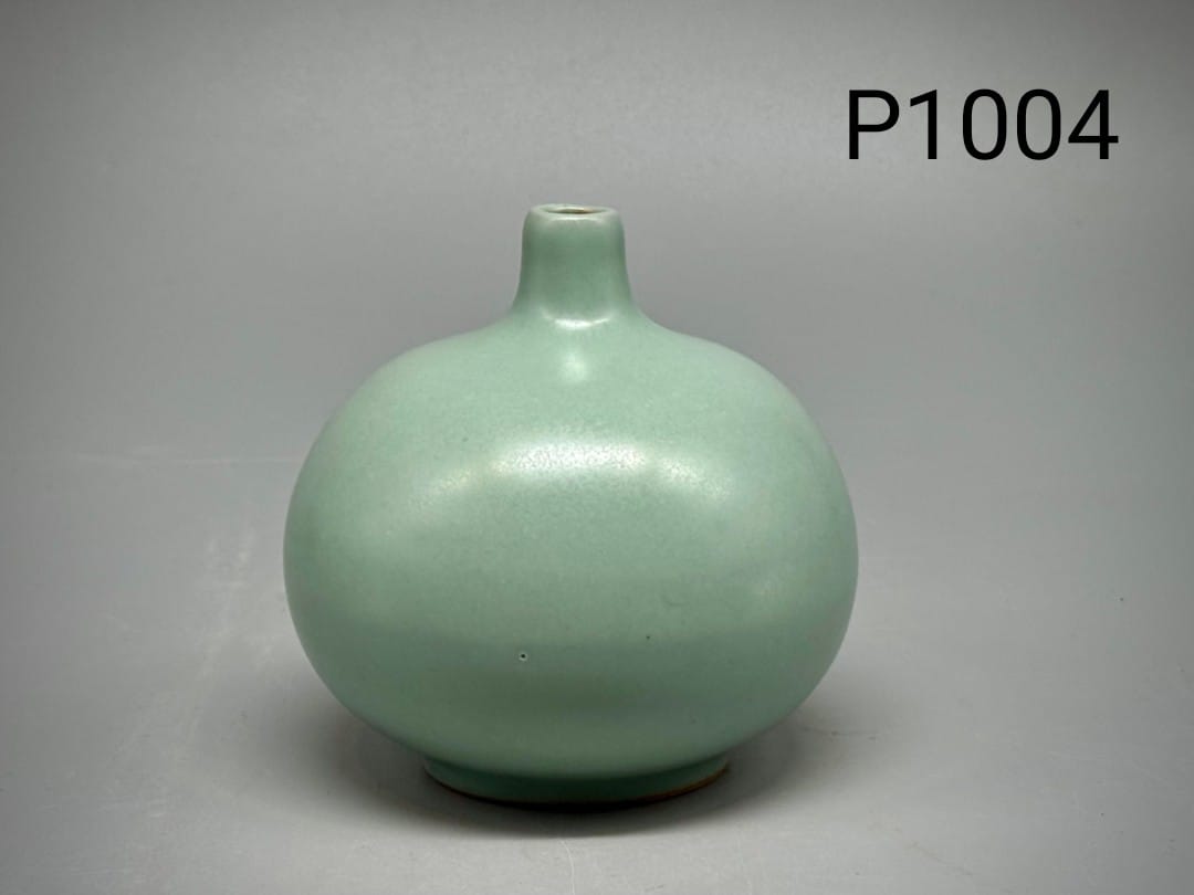 蘇保在｜青瓷造型小口大肚瓶/花器/無款